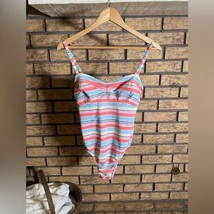 ‎Striped bathing suit